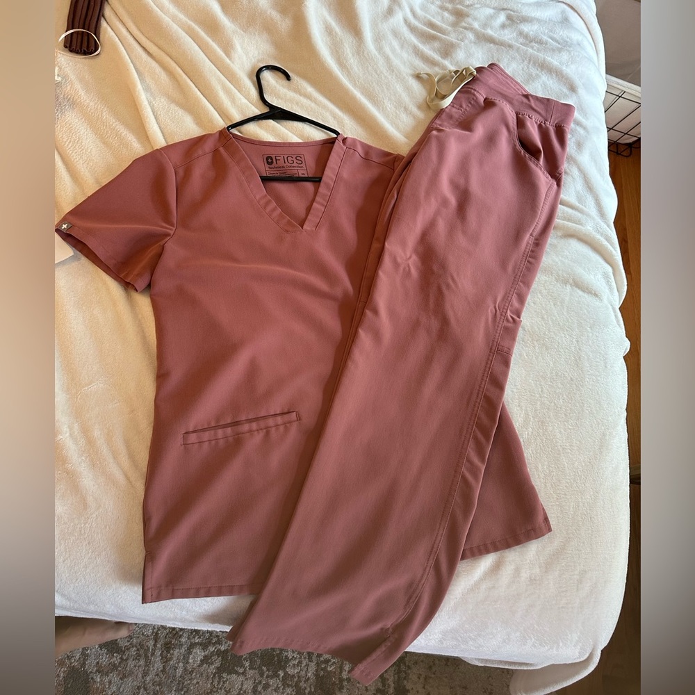 FIGS mauve set (top XS, bottom S)